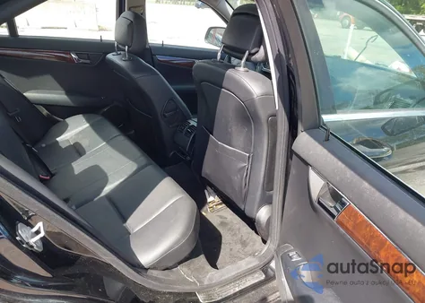 2008 Mercedes-Benz C 300 Luxury 4Matic/Sport 4Matic z USA, uszkodzony, nr VIN WDDGF81X38F192455